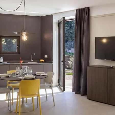 Carlotta Olivo Apartment Lazise